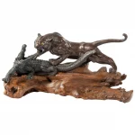 Unusual Meiji Period Bronze of a Tiger and an Alligator Genryusai Seiya detail main