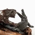 Unusual Meiji Period Bronze of a Tiger and an Alligator Genryusai Seiya detail